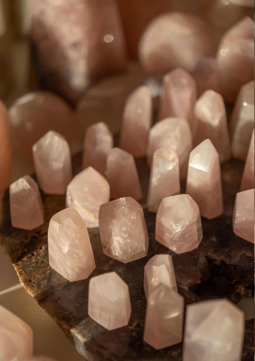 Quartzo rosa polido em conjunto